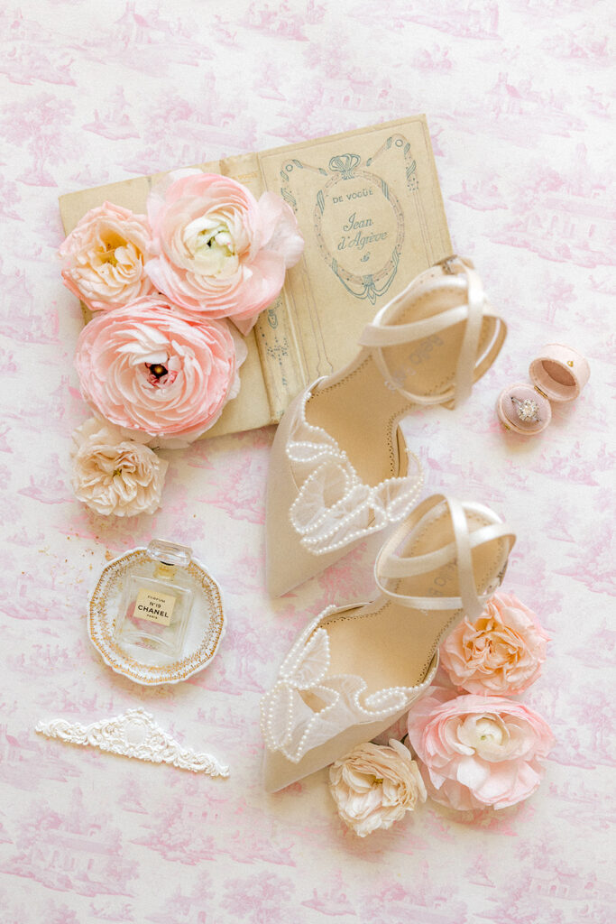Wedding details from the AMV Retreats editorial at Cairnwood Estate