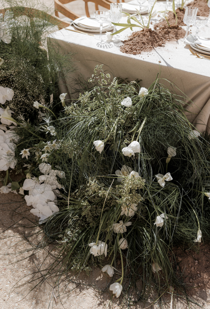 edgy wedding flowers by tablescape at the abbey in pheonix