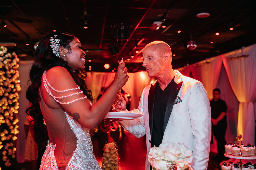 couple trying their wedding cake 