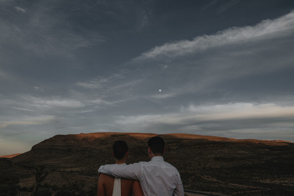 Editorial Meets Effortless at This Intimate Las Vegas Wedding