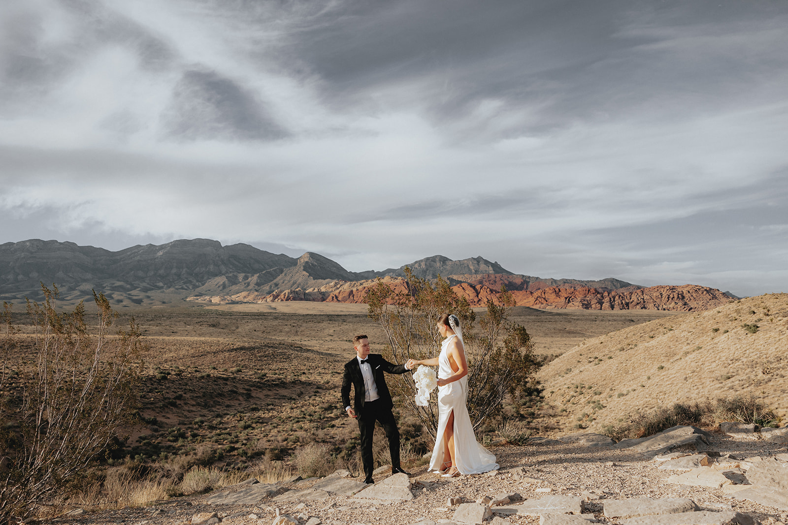 Editorial Meets Effortless at This Intimate Las Vegas Wedding